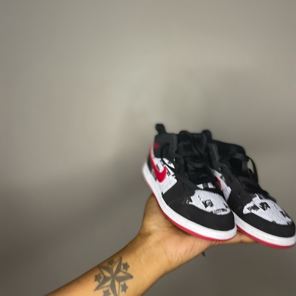 Nike - Picture 2 of 4